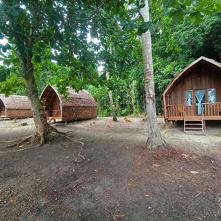 Tanjung Kalemo Resort Batudaka Exterior photo