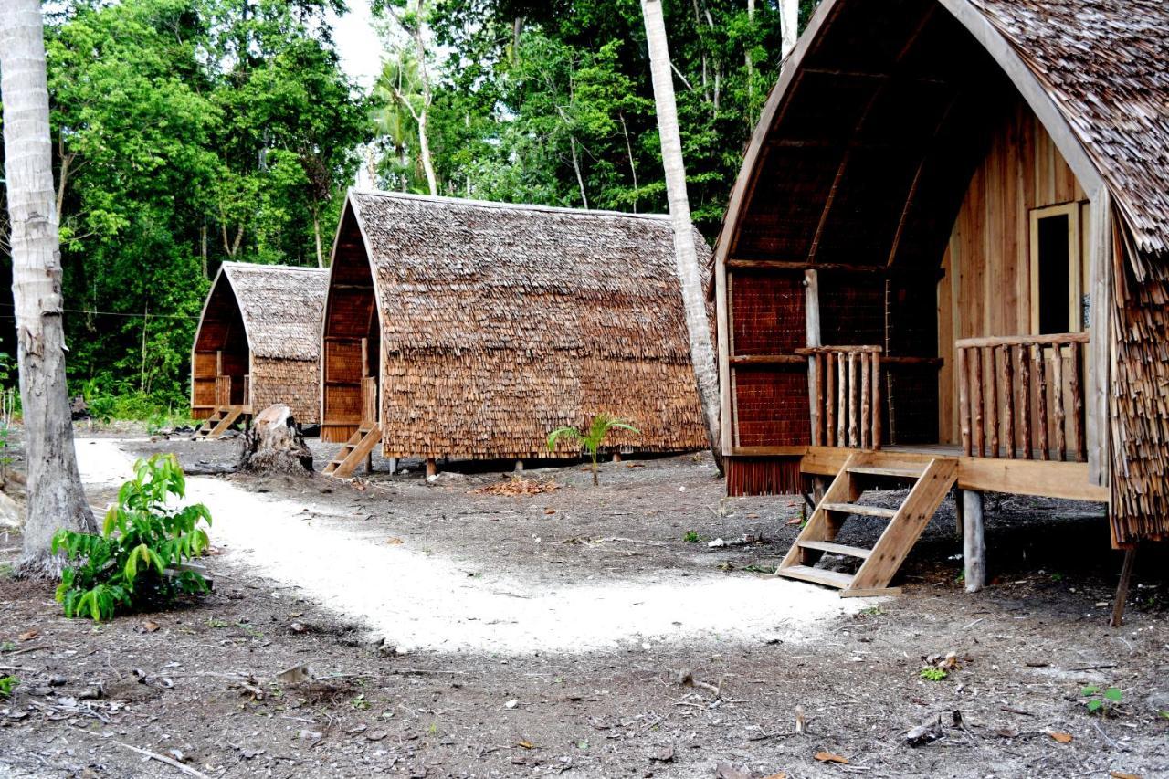 Tanjung Kalemo Resort Batudaka Exterior photo