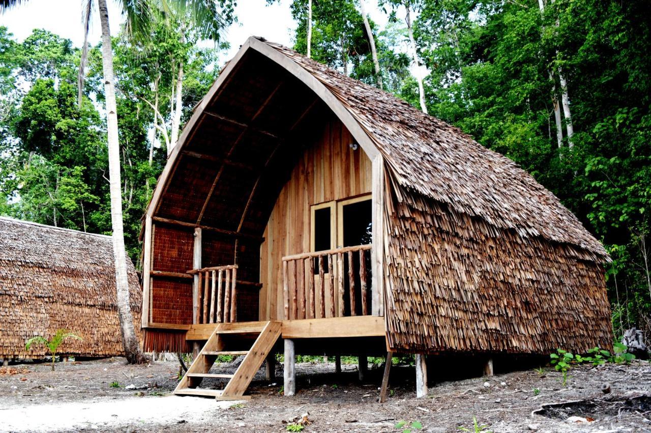 Tanjung Kalemo Resort Batudaka Exterior photo