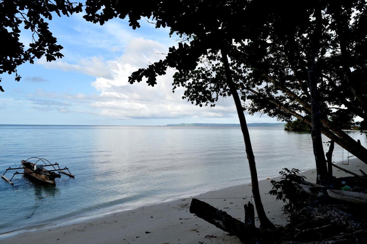 Tanjung Kalemo Resort Batudaka Exterior photo