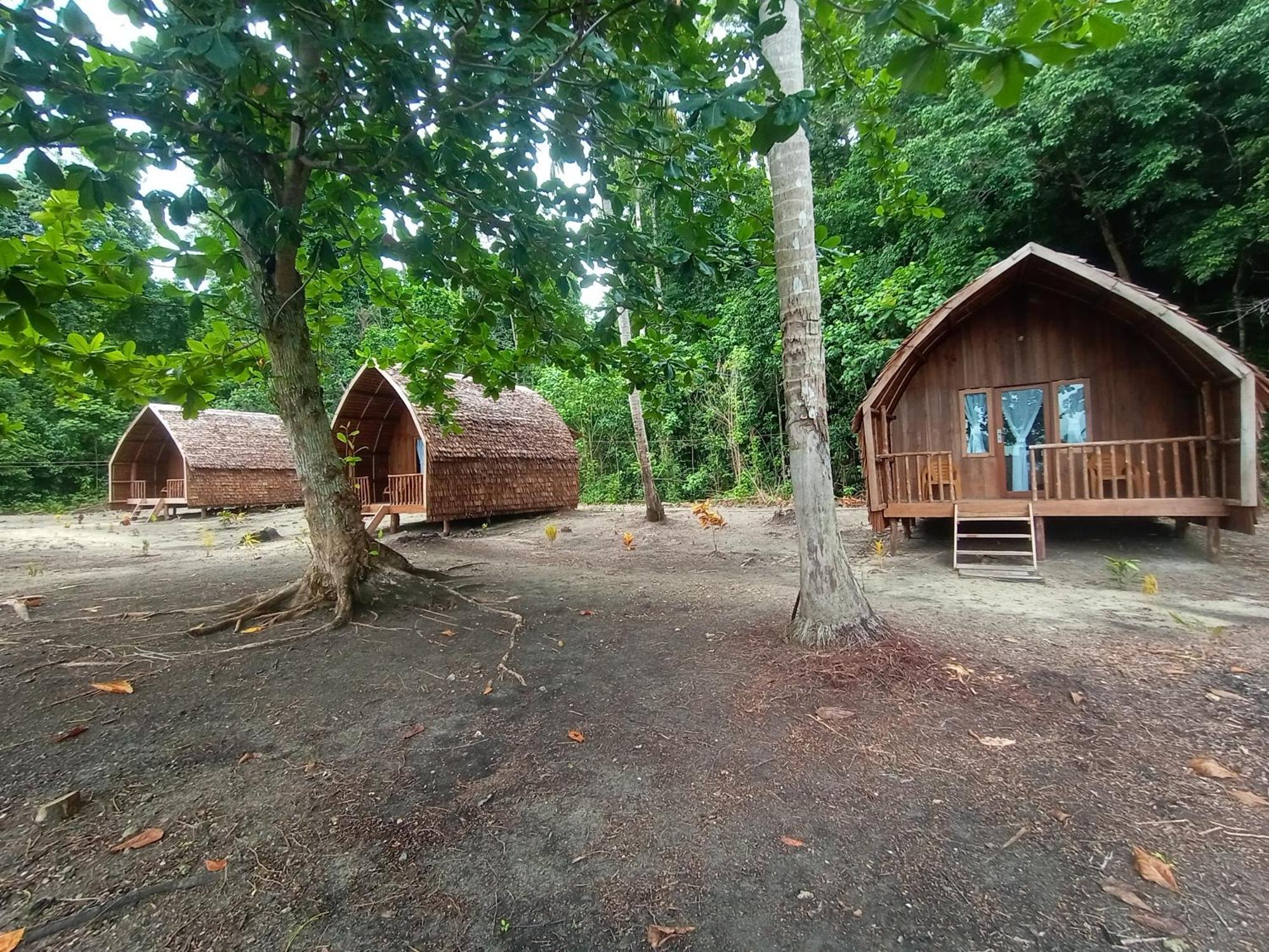 Tanjung Kalemo Resort Batudaka Exterior photo