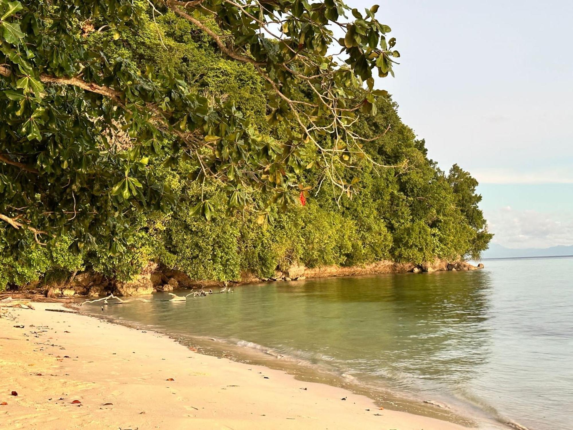 Tanjung Kalemo Resort Batudaka Exterior photo